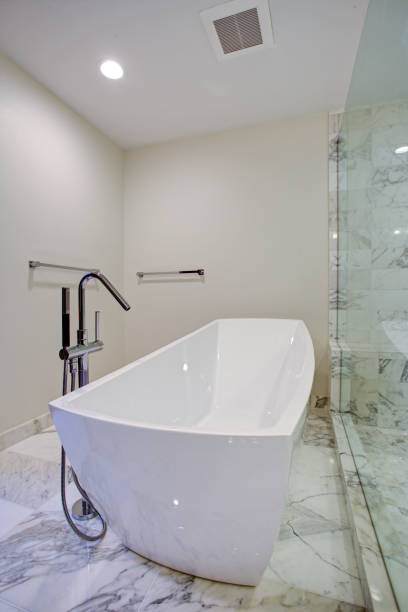istock Sleek bathroom with freestanding bathtub 924821688