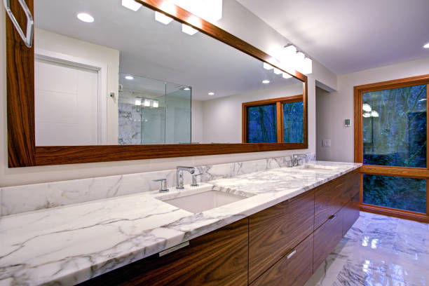 istock Sleek bathroom with double vanity cabinet 924828650