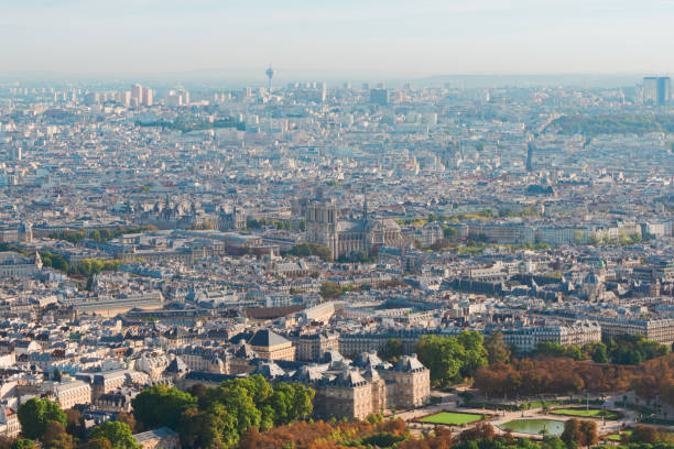 istock Birdeye view of Paris 924837114