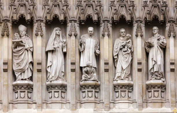 Westminster Abbey facade detail with 20th-century Christian martyrs London UK Westminster Abbey facade detail with 20th-century Christian martyrs Janani Luwum, Grand Duchess Elizabeth of Russia, Martin Luther King Jr., Oscar Romero and Dietrich Bonhoeffer, City of Westminster, Central Area of Greater London, UK anglican stock pictures, royalty-free photos & images