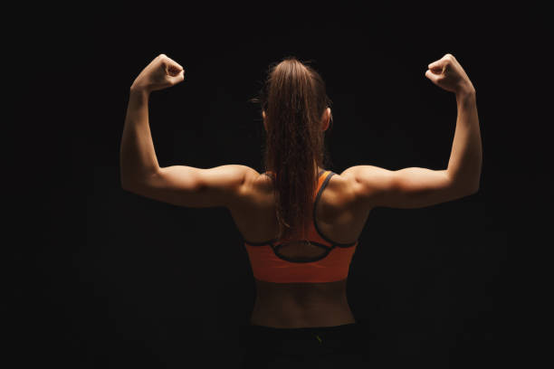 istock Athletic woman showing muscular body 924866292