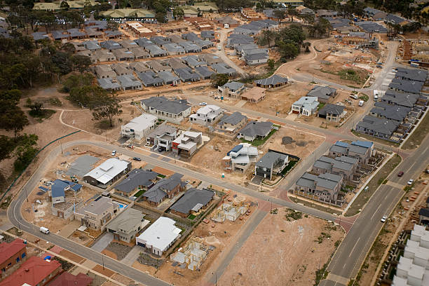 neue wohnsiedlung luftaufnahme bereich in canberra, australien - housing development development residential district aerial view stock-fotos und bilder