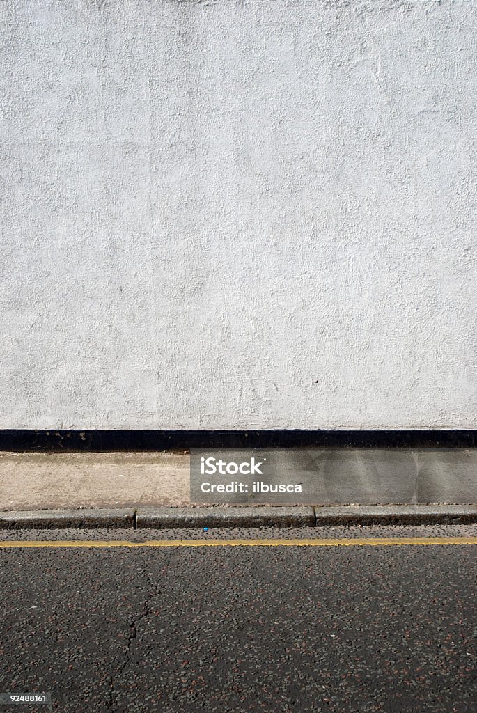 Sfondo urbano Regno Unito-parete con marciapiede - Foto stock royalty-free di Bianco