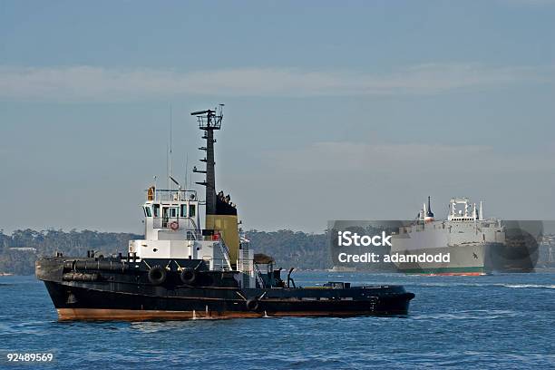 Tugboot Und Dem Carrier Schiff Stockfoto und mehr Bilder von Australien - Australien, Auto, Behälter