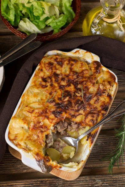istock Oven dish potato gratin with minced beef and bechamel sauce 924908068
