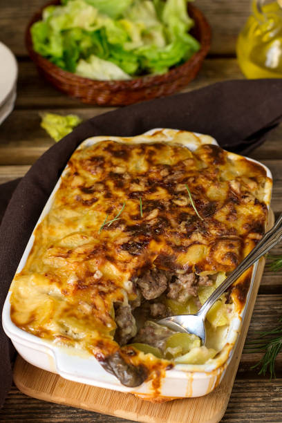 istock Oven dish potato gratin with minced beef and bechamel sauce 924908206