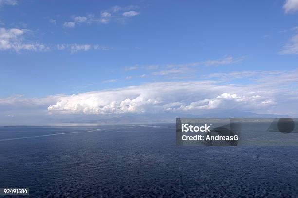 Il Grande Cloud - Fotografie stock e altre immagini di A mezz'aria - A mezz'aria, Acqua, Ampio