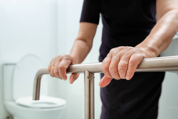 istock Elderly woman holding on handrail in bathroom. 924919006