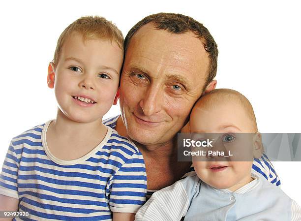 Abuelo Con Los Nietos Foto de stock y más banco de imágenes de Abuelo - Abuelo, Abuelos, Adulto