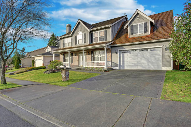 istock Gray mixed siding home with nice landscaping 924934824