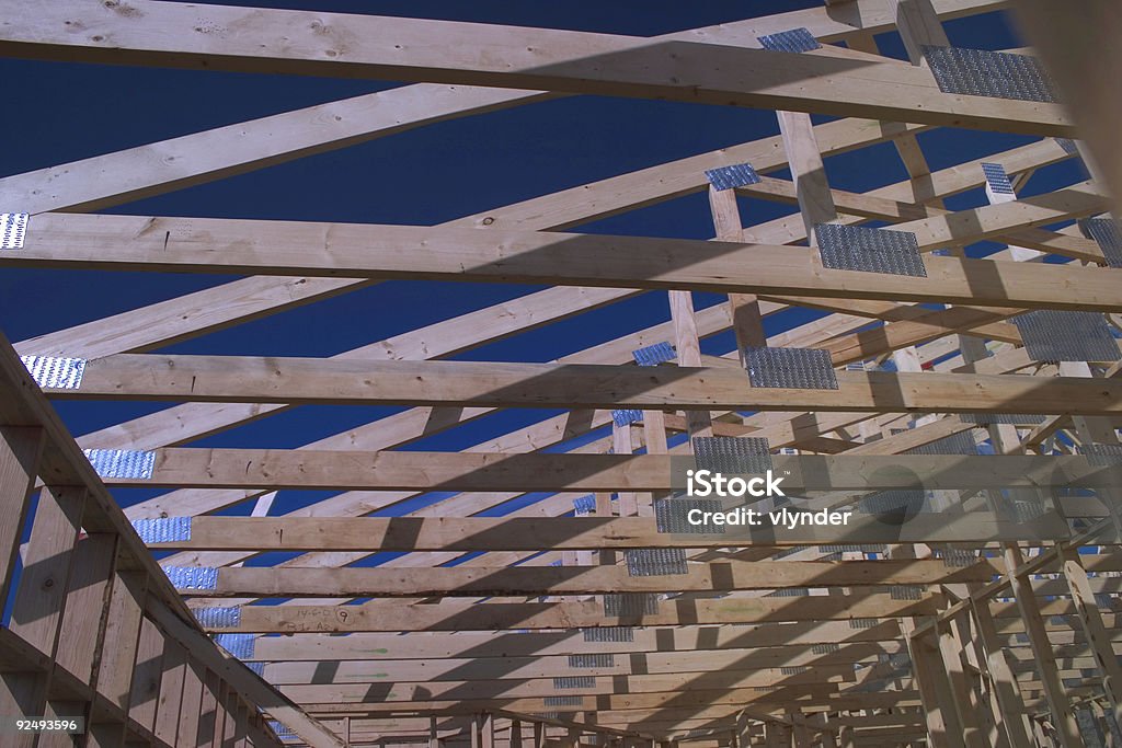 Bauarbeiten auf dem Dach - Lizenzfrei Balkengerüst Stock-Foto