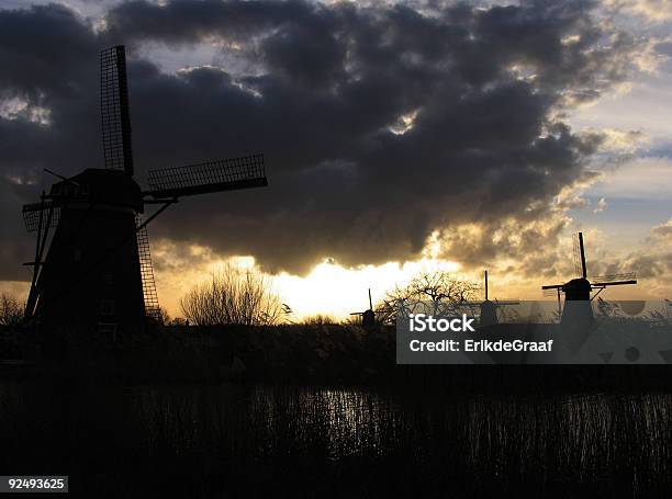 Photo libre de droit de Dutch Moulins De Kinderdijk 3 banque d'images et plus d'images libres de droit de Aile d'animal - Aile d'animal, Brin d'herbe, Capitales internationales