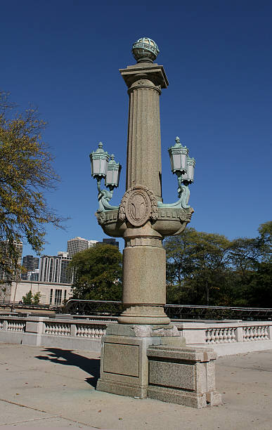 istock Lamp Monument in Grant Park, Chicago 92493711