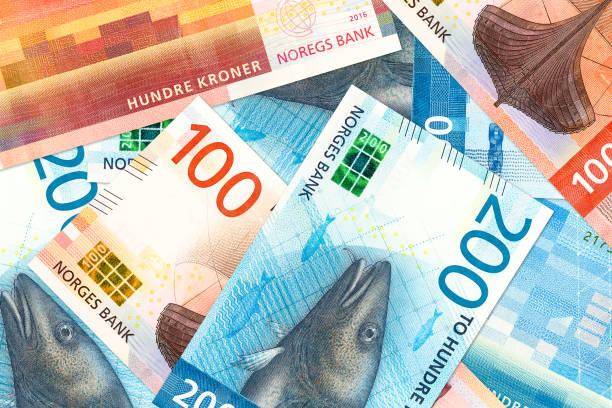 unos 100 nuevos y anverso de billete de banco de 200 corona noruega - specimen holder fotos fotografías e imágenes de stock