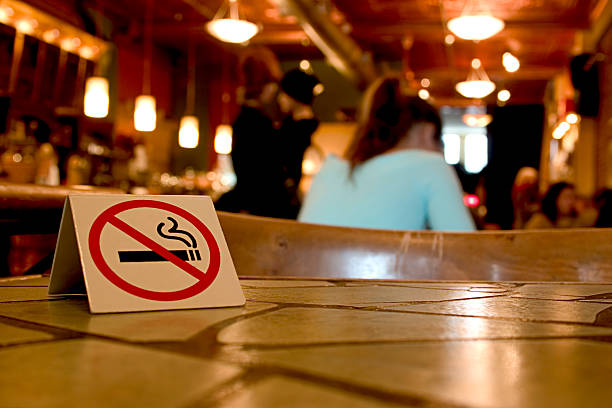 喫煙は、これらの施設はありません。 - smoking sign ストックフォトと画像