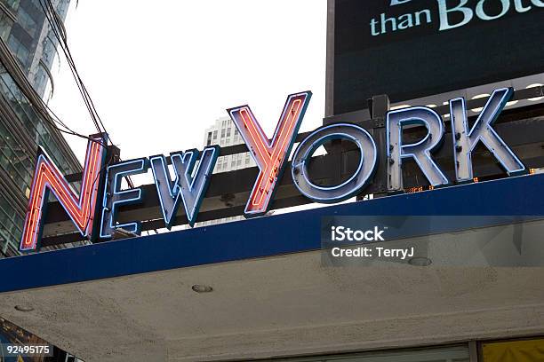 Nova York - Fotografias de stock e mais imagens de Admirar a Vista - Admirar a Vista, Ao Ar Livre, Arranjar
