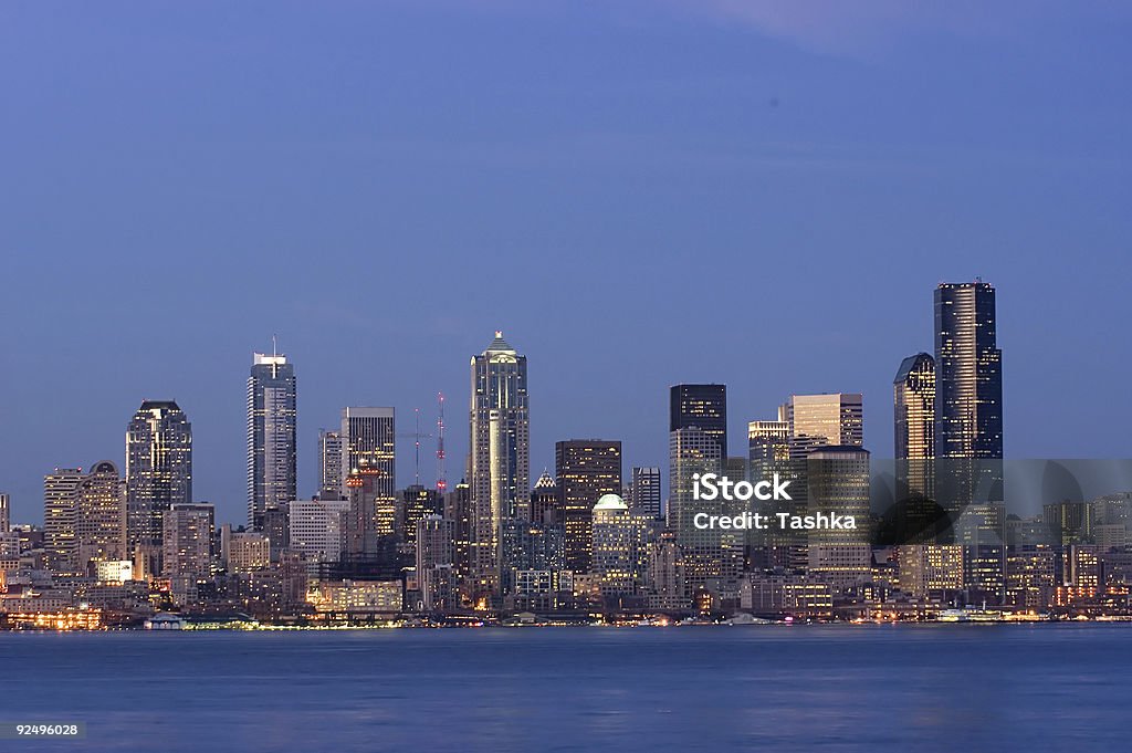 Seattle en crepúsculo - Foto de stock de Agua libre de derechos