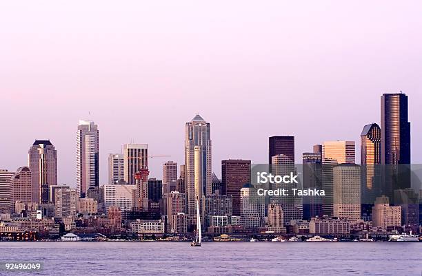 Seattle Ao Pôr Do Sol - Fotografias de stock e mais imagens de Anoitecer - Anoitecer, Ao Ar Livre, Arquitetura