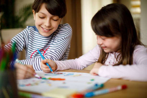 istock Sisters drawing together at home 924962374