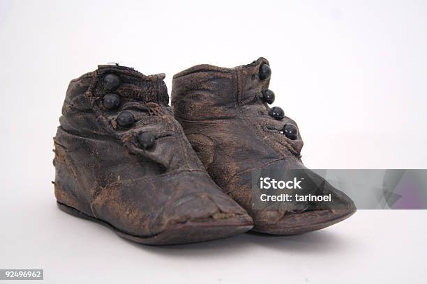 Antiguo Zapatos De Bebé Foto de stock y más banco de imágenes de Calzado - Calzado, Siglo XIX, Anticuado