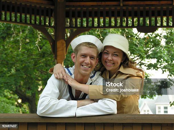 Foto de Casal Feliz e mais fotos de stock de Abraçar - Abraçar, Adolescente, Adolescentes Meninas