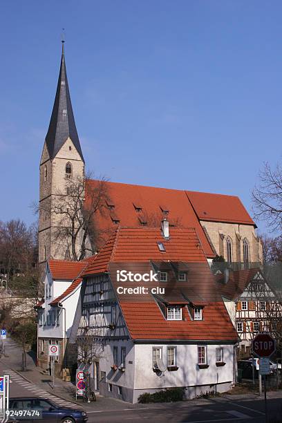 Kirche Und Home Dächer Spielen Stockfoto und mehr Bilder von Alexander der Große - Alexander der Große, Baum, Blau