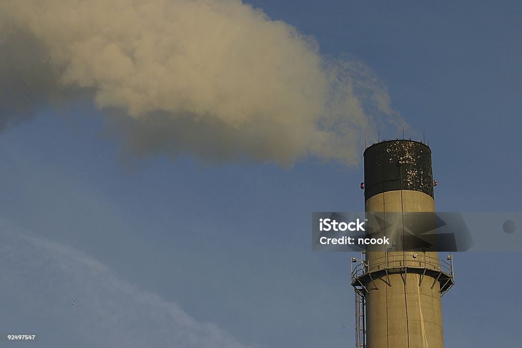 Электростанция дымчатый - Стоковые фото Без людей роялти-фри