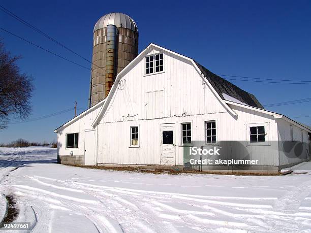 Weg Zu Einem Weißen Minnesota Barn Stockfoto und mehr Bilder von Agrarbetrieb - Agrarbetrieb, Alt, Architektur