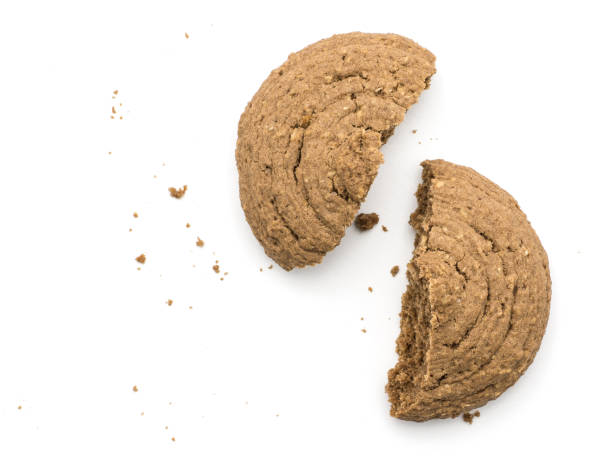 coco-cookie isoliert auf weiss - friable stock-fotos und bilder
