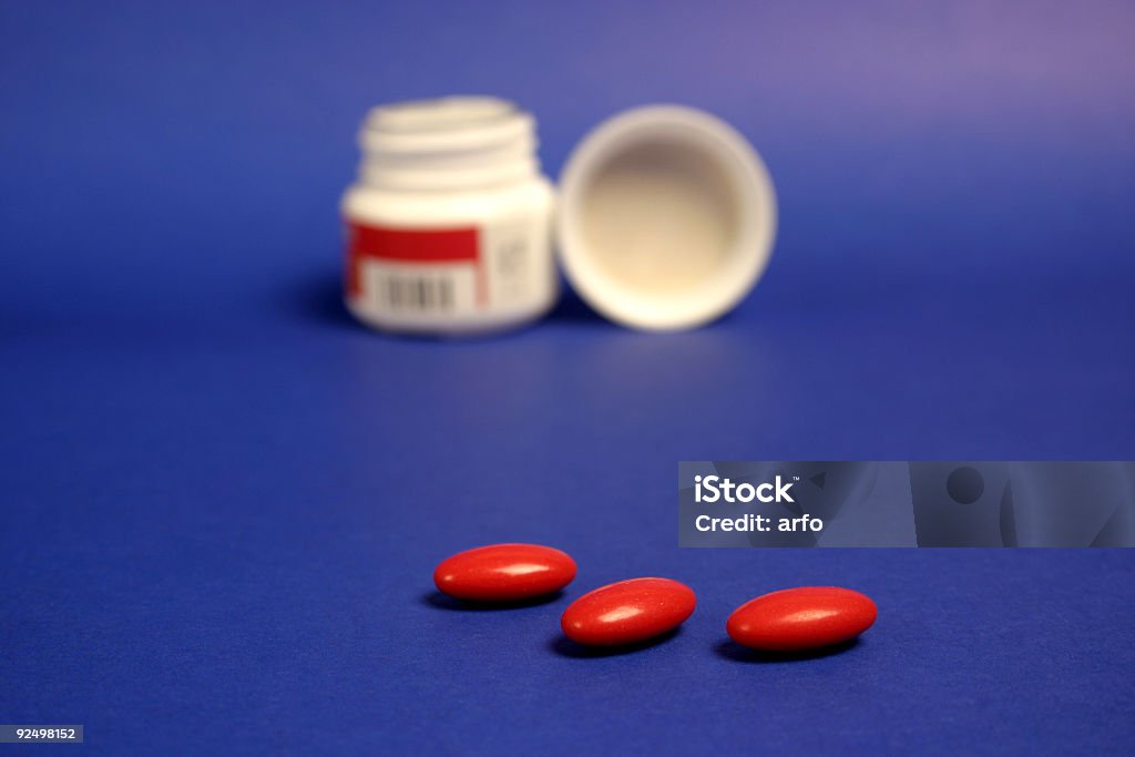Rojo pastillas - Foto de stock de Asistencia sanitaria y medicina libre de derechos