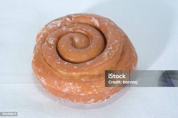 Пончик Cinnimon Swirl — стоковые фотографии и другие картинки Без людей - Без людей, Булочка с корицей, Выпечка