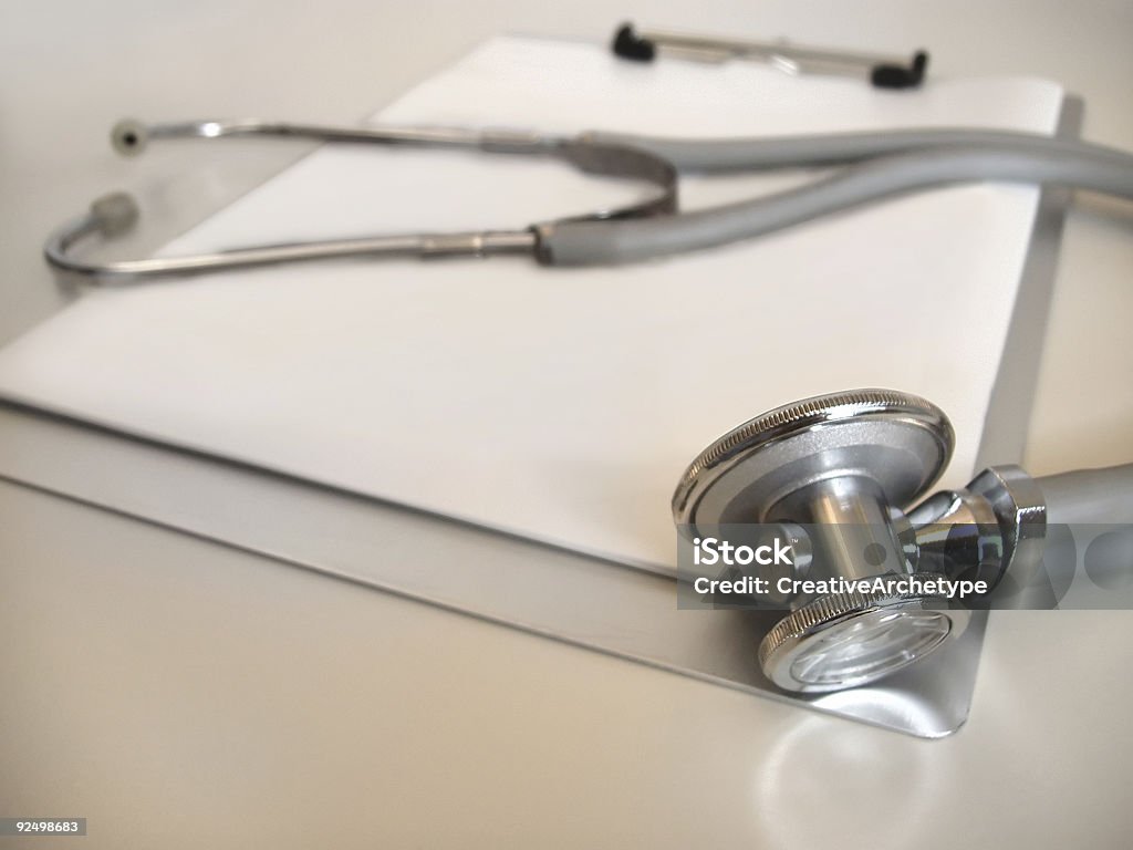 Estetoscopio y portapapeles - Foto de stock de Artículo médico libre de derechos