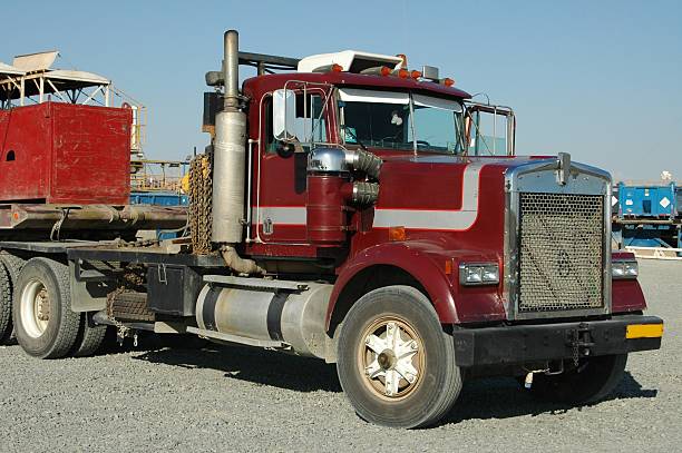 carga de camiões - truck truck driver exchanging large imagens e fotografias de stock
