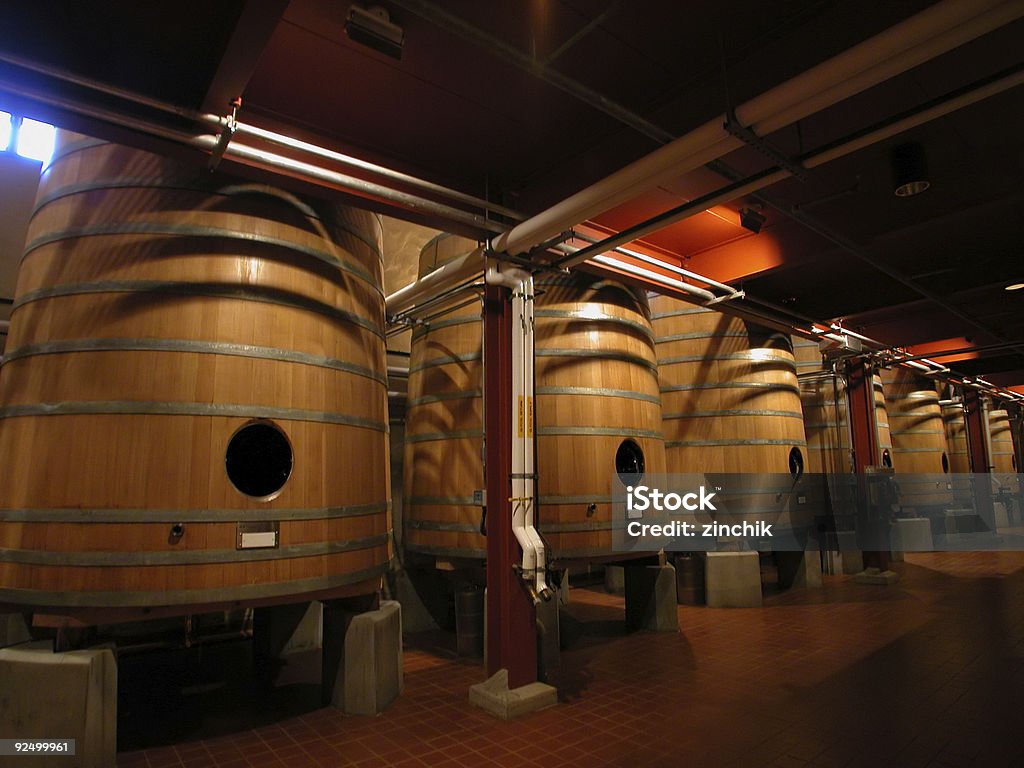 Barris de vinho - Foto de stock de Adega - Característica arquitetônica royalty-free