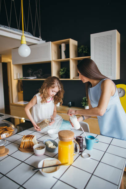 istock Mother and daughter making breakfast 925000160