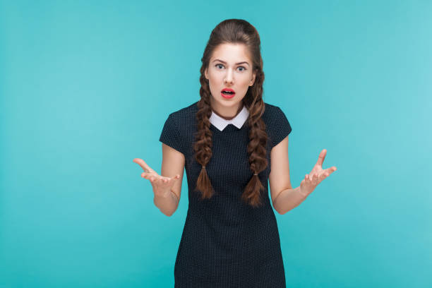 istock Amazement woman looking at camera with unbelievable look. 925000672