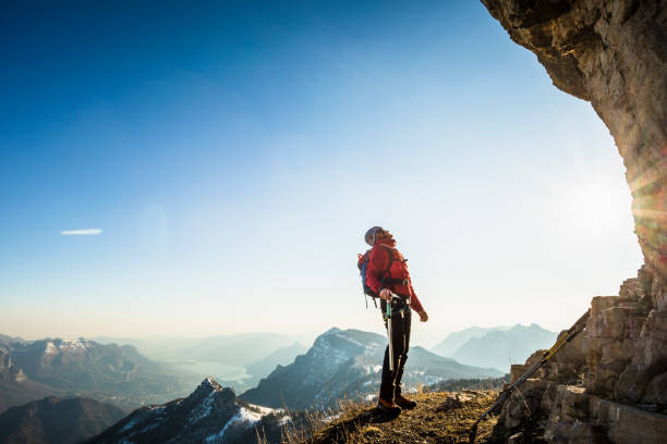 alone climber lokking at mountain - mountain mountain climbing climbing snow imagens e fotografias de stock