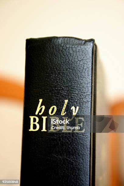 Sacra Bibbia - Fotografie stock e altre immagini di Bibbia - Bibbia, Cattolicesimo, Chiuso