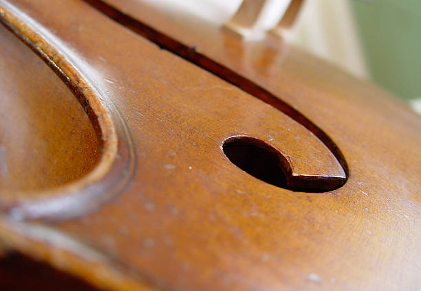 violoncelle f-hole - violin cello music letter f photos et images de collection
