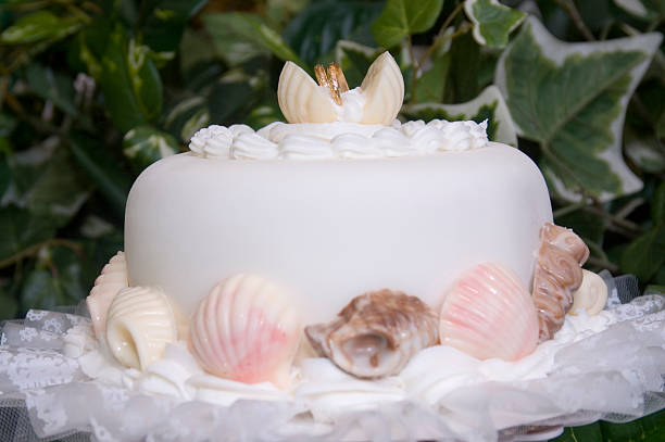 istock Wedding Cake Tier with Wedding Rings in Seashells 92502037