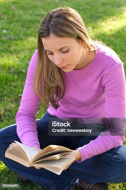 Bücherwurm 3 Stockfoto und mehr Bilder von Akademisches Lernen - Akademisches Lernen, Attraktive Frau, Bildung