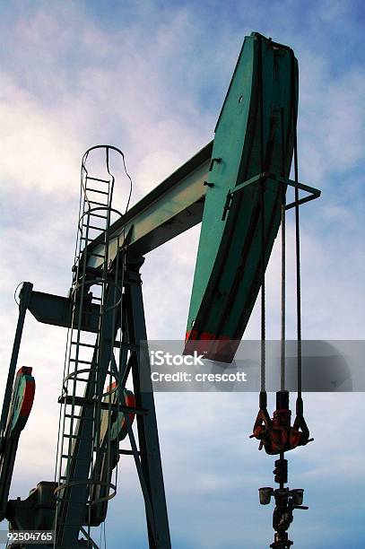 Pumpjack In Morgen Stockfoto und mehr Bilder von Bauwerk - Bauwerk, Benzin, Energieindustrie