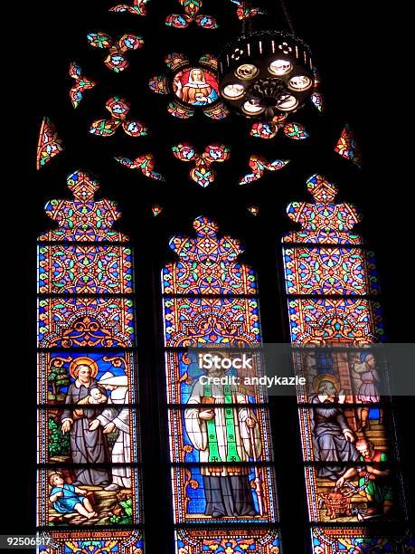 Foto de Janelas Com Vitrais e mais fotos de stock de Catedral de St Patrick - Manhattan - Catedral de St Patrick - Manhattan, Manhattan, Arquitetura