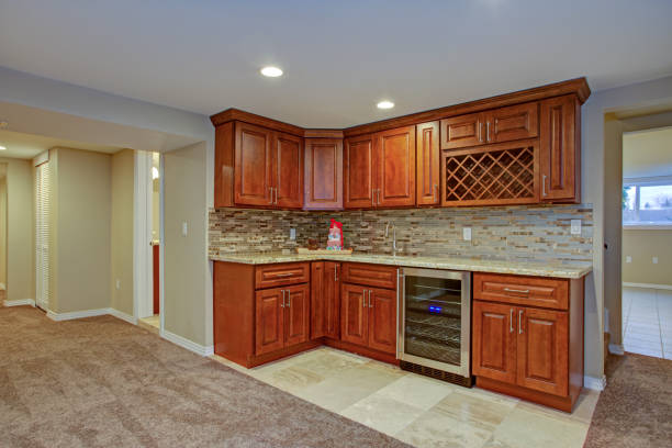 istock Stunning basement interior with wet bar 925075074