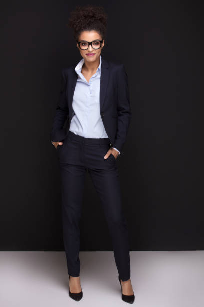 istock Young beautiful business woman posing. 925084184