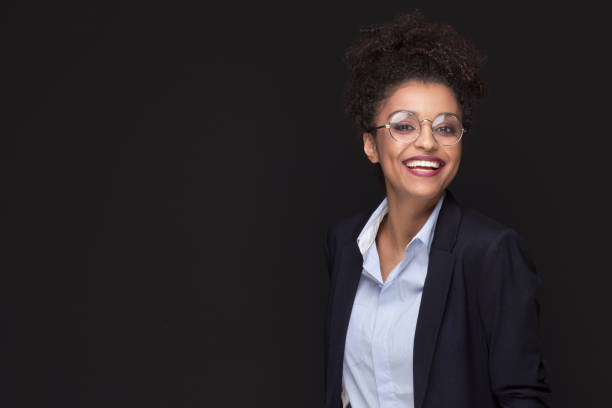 istock Young beautiful business woman posing. 925084560