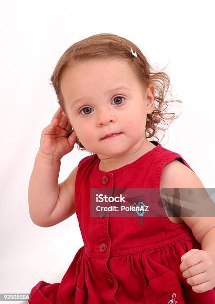 Bebê Segurando O Seu Direito De Ouvido - Fotografias de stock e mais imagens de Alegria - Alegria, Amor, Bebé