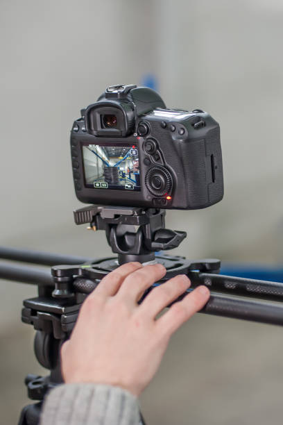 istock Videographer using camera slider, making video of business at factory 925088592