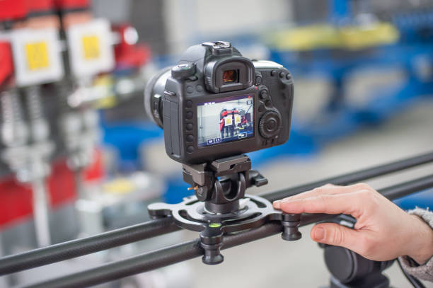 istock Videographer using camera slider, making video of business at factory 925088768