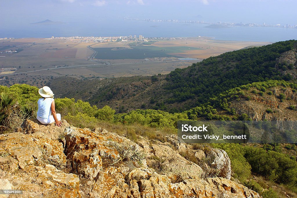 Vista de uma montanha sobre o mar, depois de escalar. - Foto de stock de La Manga royalty-free